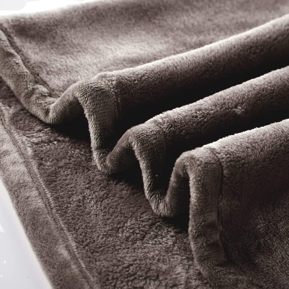 Surii Home Luxury Microfiber Flannel Blanket, Super Soft, Warm, Cozy, Fluffy, and Breathable, Perfect Throws for Bed, Couch, Sofa, for All Season Use. 350GSM King Size 108x90 Inches(Brown)