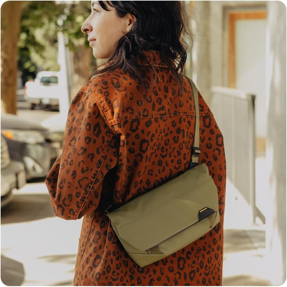 Peak Design Field Pouch V2, Eclipse, 2-in-1 Organizer and Sling Bag, Adjustable Shoulder Strap and Integrated Belt Loops, Weatherproof Nylon Canvas, Organizer Pouch or Carry Bag for Men and Women