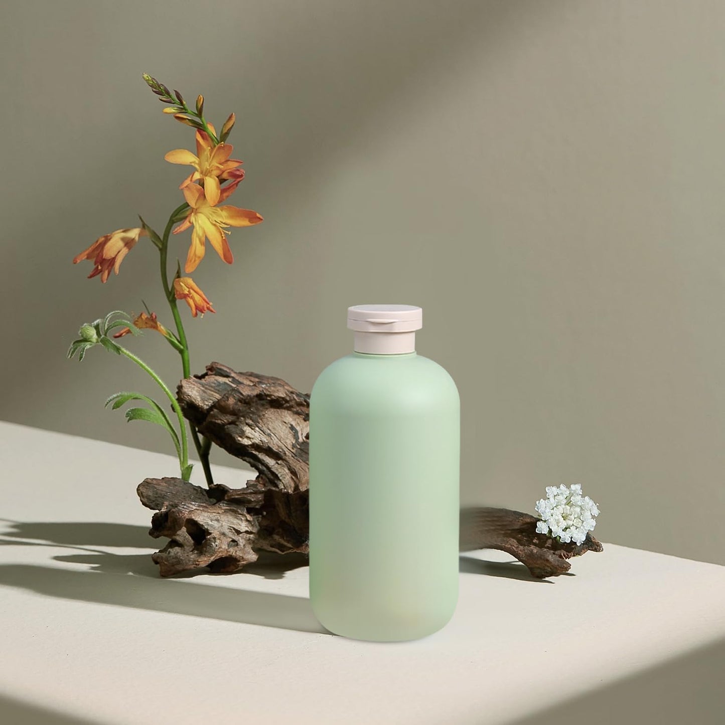 6.8 oz Plastic Travel Shampoo Bottles, Refillable Flip Cap Squeeze Bottles for Toiletries, Large Leakage-proof Travel Shampoo and Conditioner Container (Blue and Green)