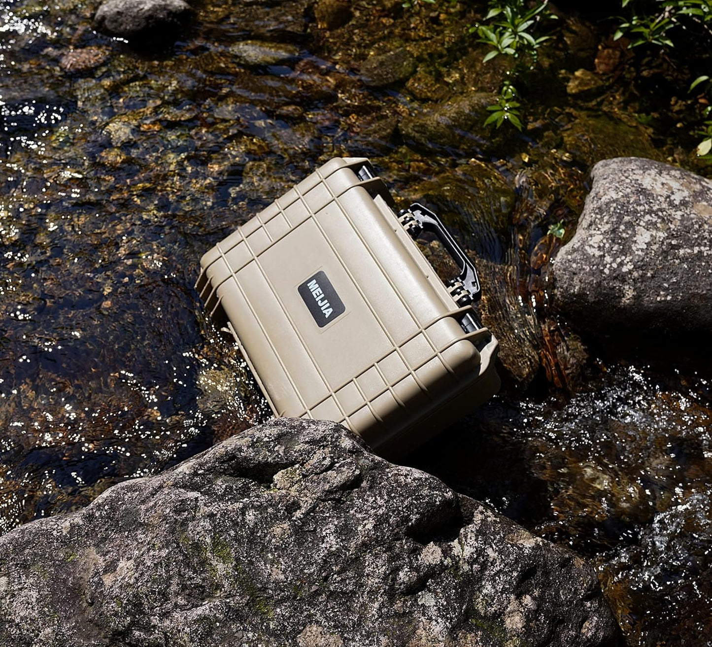 MEIJIA Portable IP67 Waterproof Protective Case, Hard Camera Case with customizable foam, Perfectly Protection of Camera, Drones, Pistols,Lens, Equipments, 18.5 x14.06x6.93inches(Desert Tan)